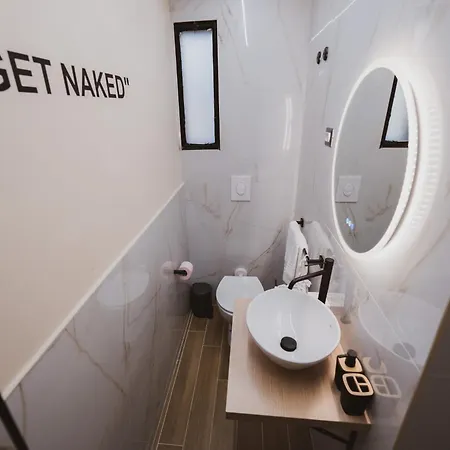 Nuova Luxury Ii Apartment