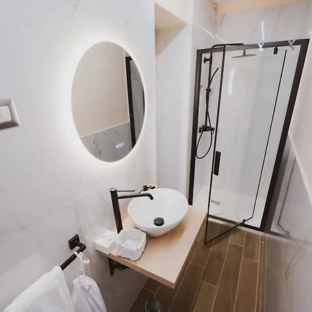 Nuova Luxury Ii * Milan
